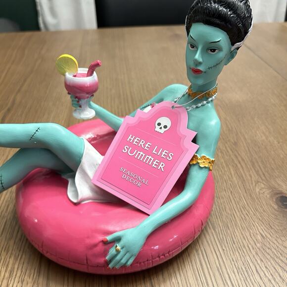 HERE LIES SUMMER Bride Of Frankenstein On A Pink Float Halloween SUMMERWEEN 2025 - Picture 3 of 9